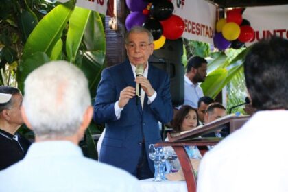 Danilo Medina acusa “quiebra técnica” y critica gestión del PRM