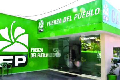 Fuerza del Pueblo juramenta nuevos miembros con Leonel Fernández