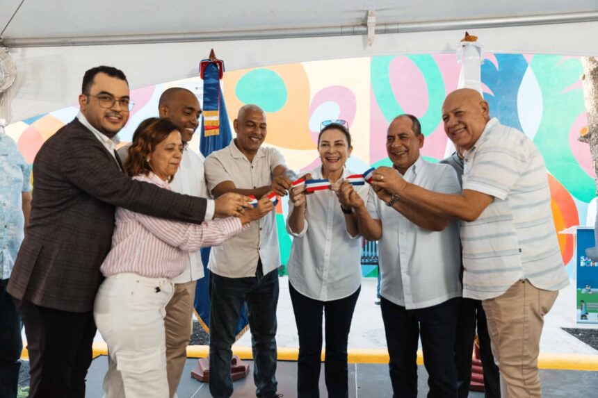 Carolina Mejía inaugura parque lineal Villa María en Santo Domingo