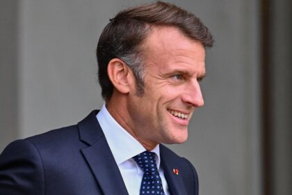 Francia enviará cartas a jóvenes para informar sobre fertilidad