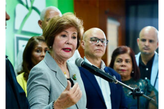 Fuerza del Pueblo denuncia retroceso educativo pese a inversión récord