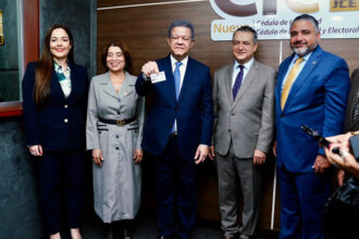 Leonel Fernández resalta avances en renovación de cédulas en RD