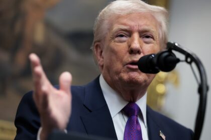 Aprobación de Trump cae a 36% ante rechazo a sus políticas