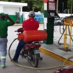 Gobierno congela precios de combustibles por Semana Santa 2026