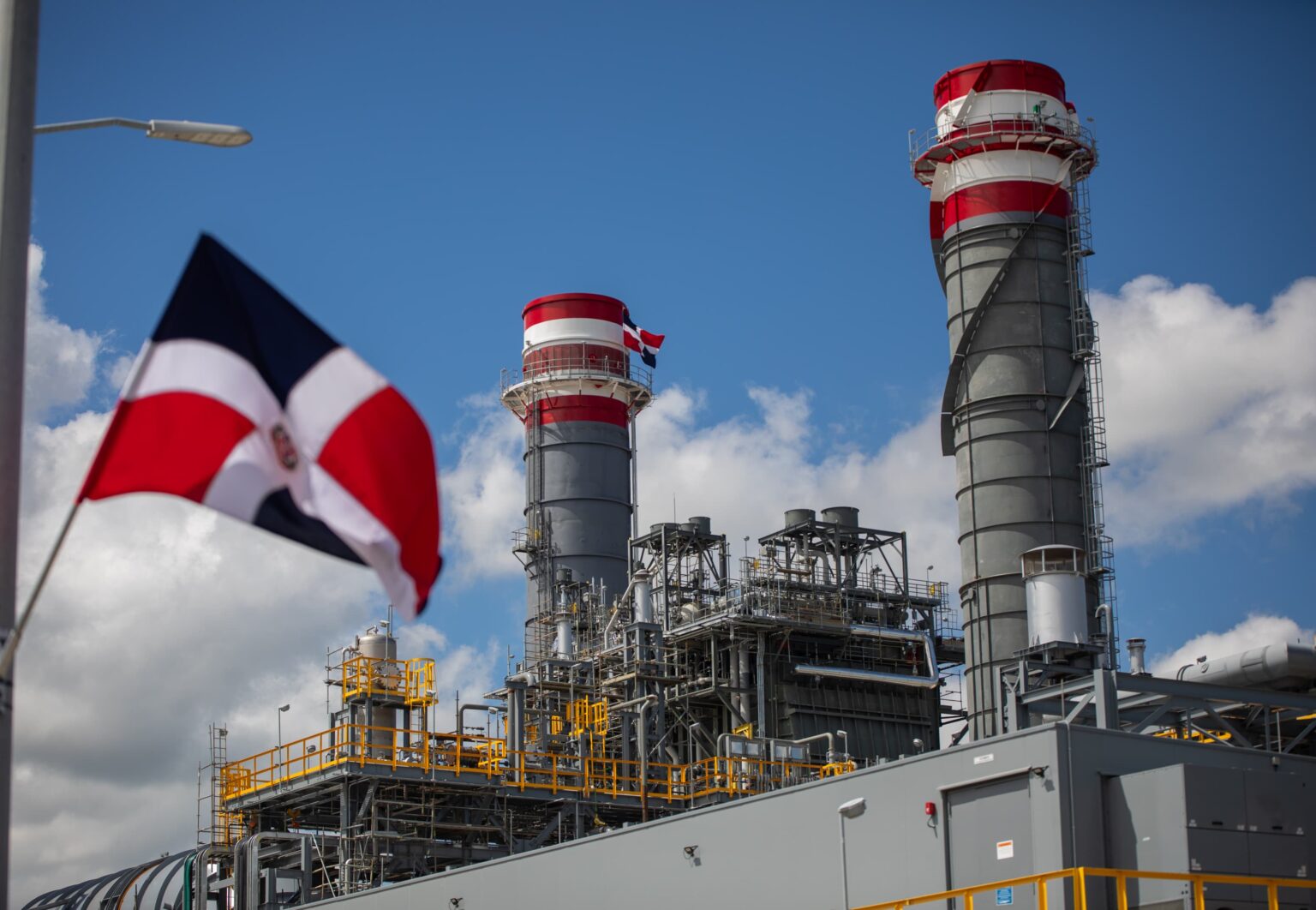 Abinader inaugura central Manzanillo Power Land con 414 MW en RD