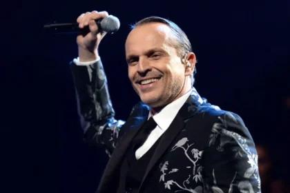 Miguel Bosé celebra 70 años en gira por América Latina