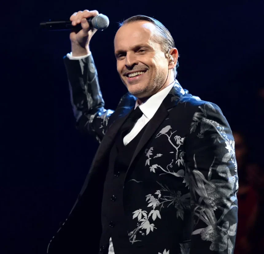 Miguel Bosé celebra 70 años en gira por América Latina