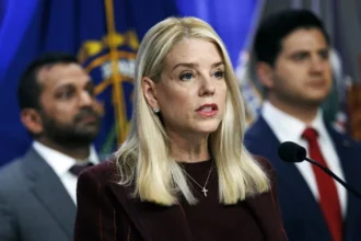 Pam Bondi rechaza comparecer ante Congreso de EE. UU. por caso Epstein