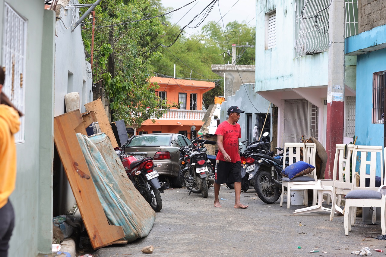 Lluvias intensas causan graves inundaciones en Los Alcarrizos
