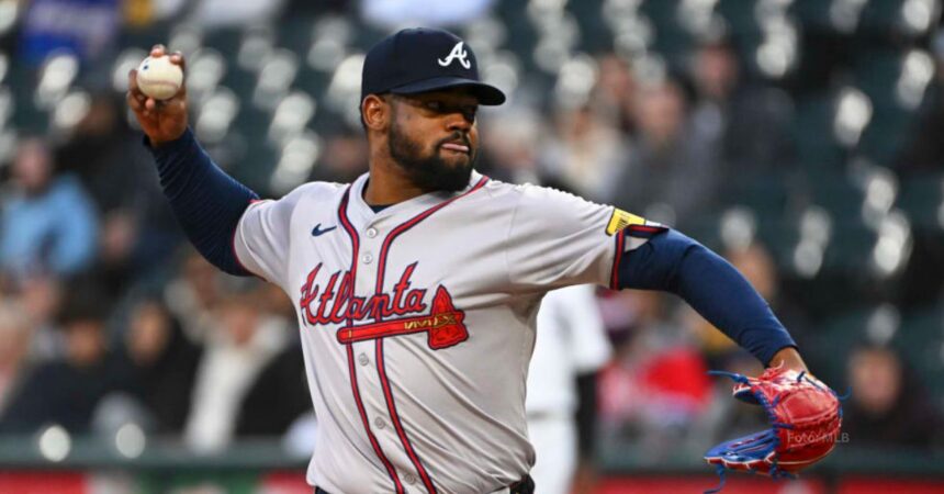 MLB reduce a cinco juegos suspensión de Reynaldo López