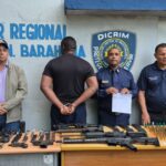 Incautan armas y alcohol adulterado en operativos en Barahona y La Romana