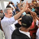 Abinader inaugura carreteras y escuelas en cuatro provincias