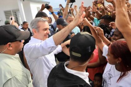 Abinader inaugura carreteras y escuelas en cuatro provincias