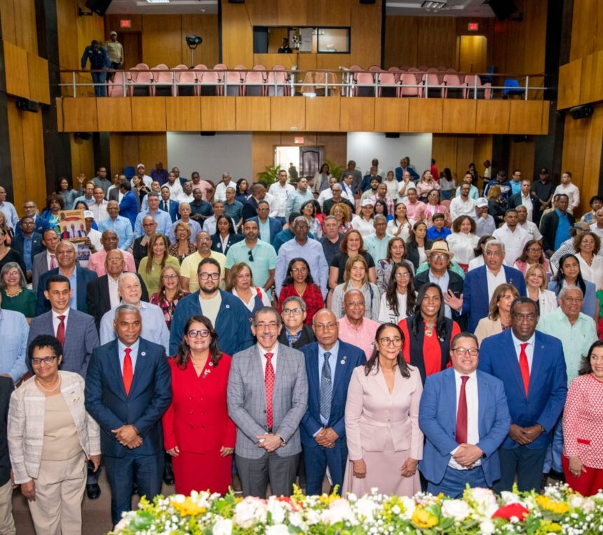 Jorge Asjana promete modernizar la UASD en acto en Nagua