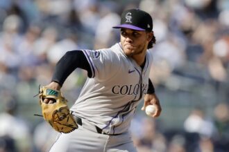 Cardenales incorporan al zurdo dominicano Luis Peralta desde Rockies