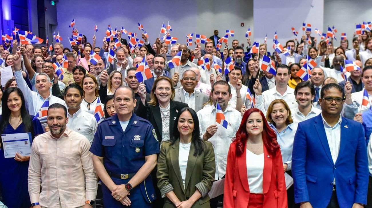 Juramentan a 149 extranjeros como nuevos ciudadanos dominicanos