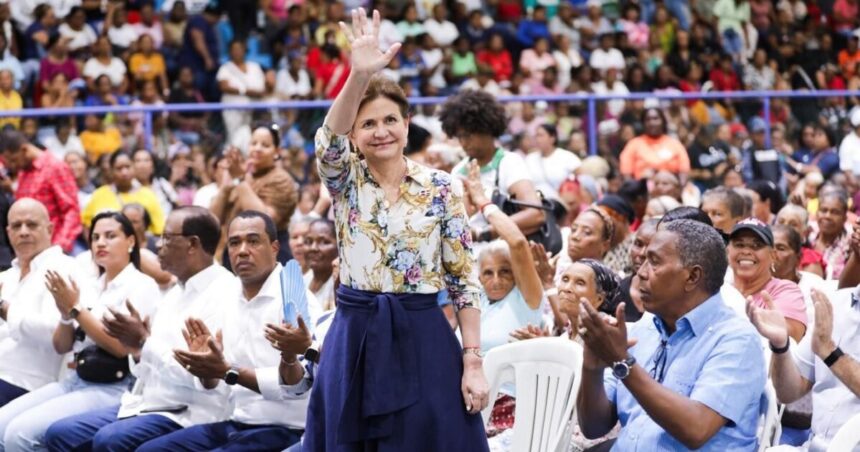 Raquel Peña encabeza apoyo a más de 5,000 madres en Barahona