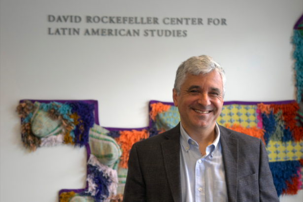 Steven Levitsky analiza retos de la democracia en América Latina