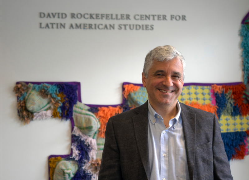 Steven Levitsky analiza retos de la democracia en América Latina