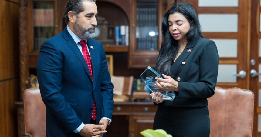 República Dominicana reconoce al FBI por lucha contra el crimen